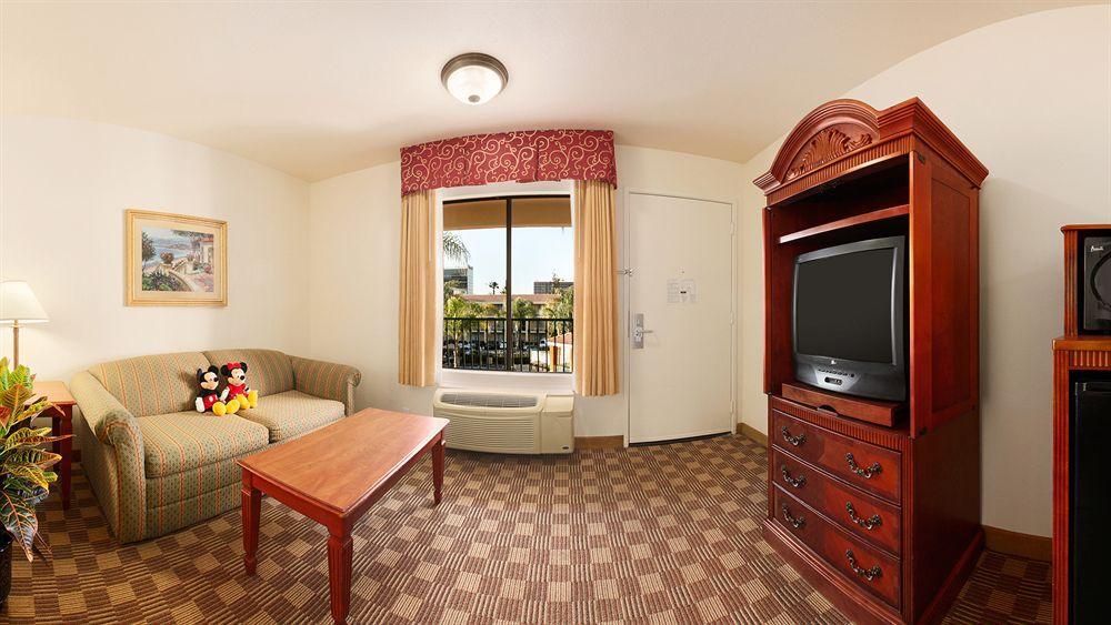 Cortona Inn And Suites Anaheim Resort Экстерьер фото