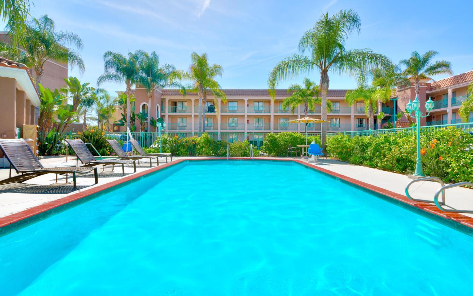 Cortona Inn And Suites Anaheim Resort Экстерьер фото
