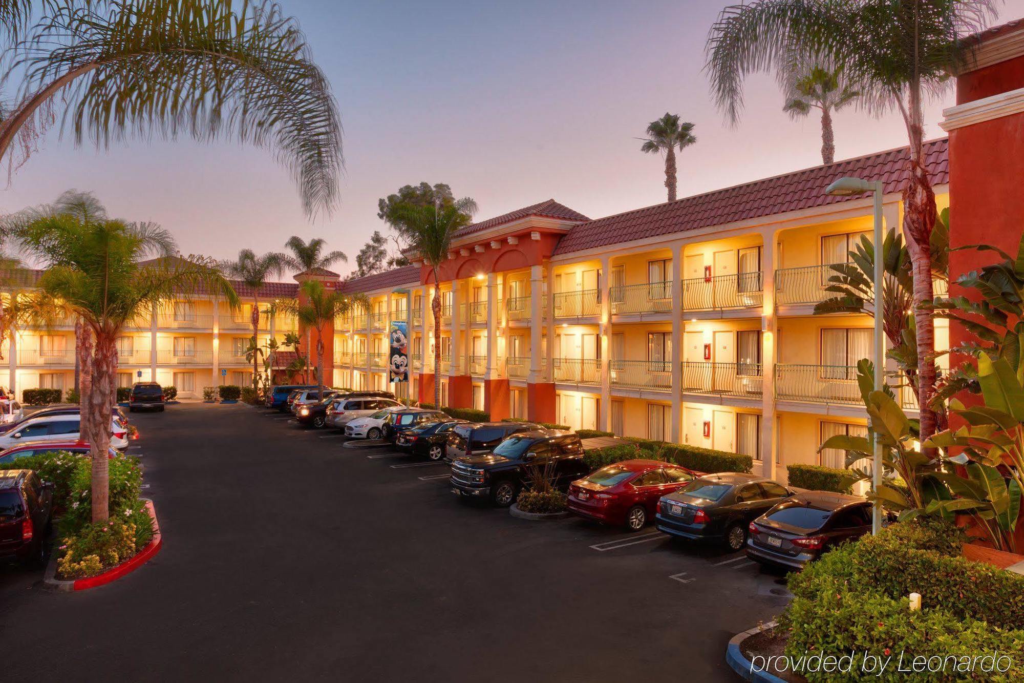 Cortona Inn And Suites Anaheim Resort Экстерьер фото